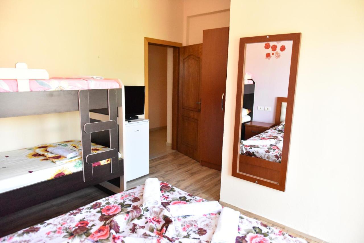 Hotel Kriti Max , Shengjin Shëngjin Dış mekan fotoğraf