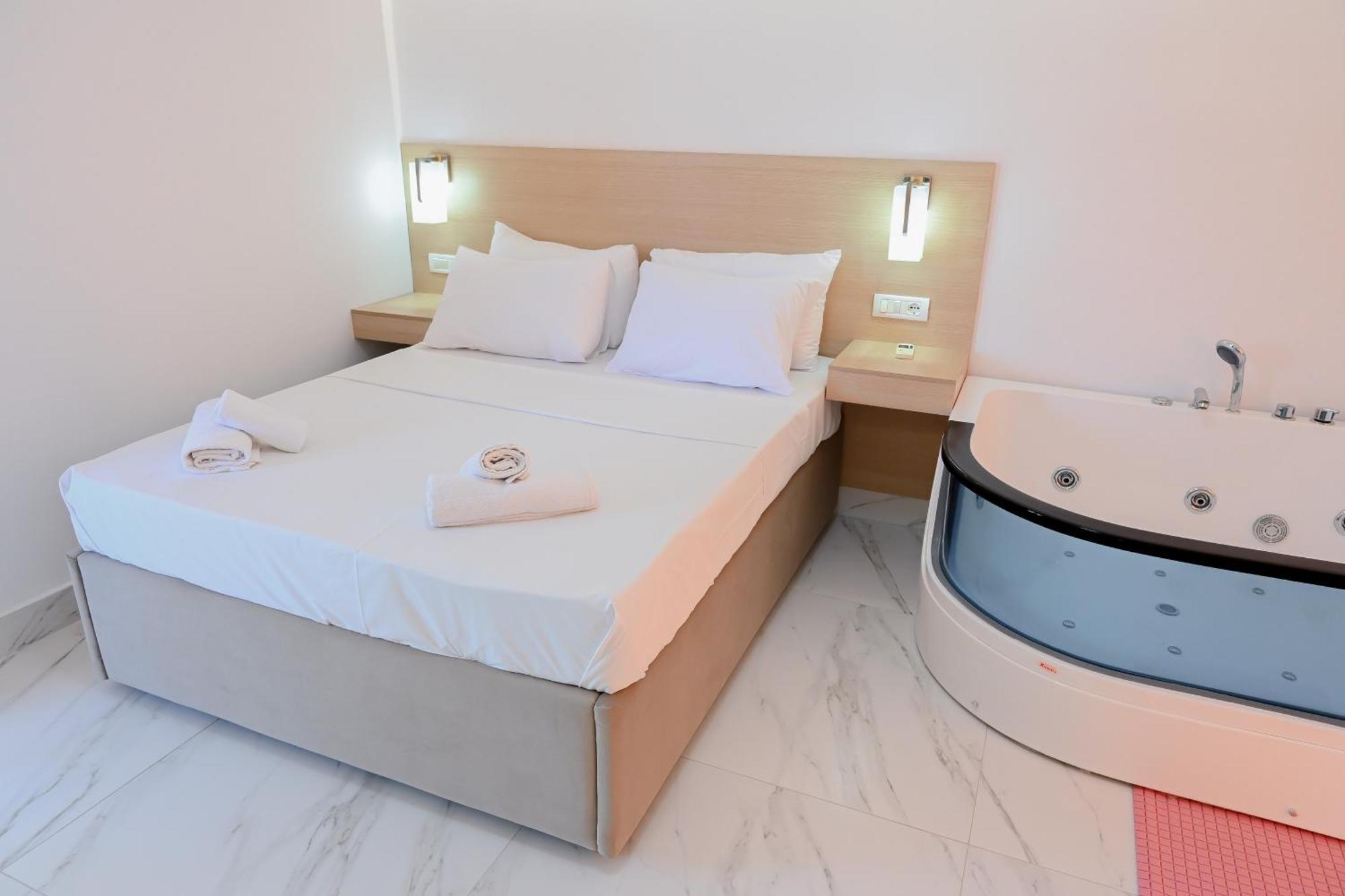 Hotel Kriti Max , Shengjin Shëngjin Dış mekan fotoğraf