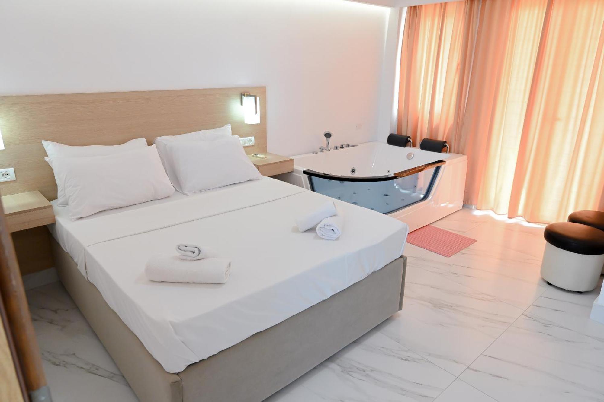 Hotel Kriti Max , Shengjin Shëngjin Dış mekan fotoğraf