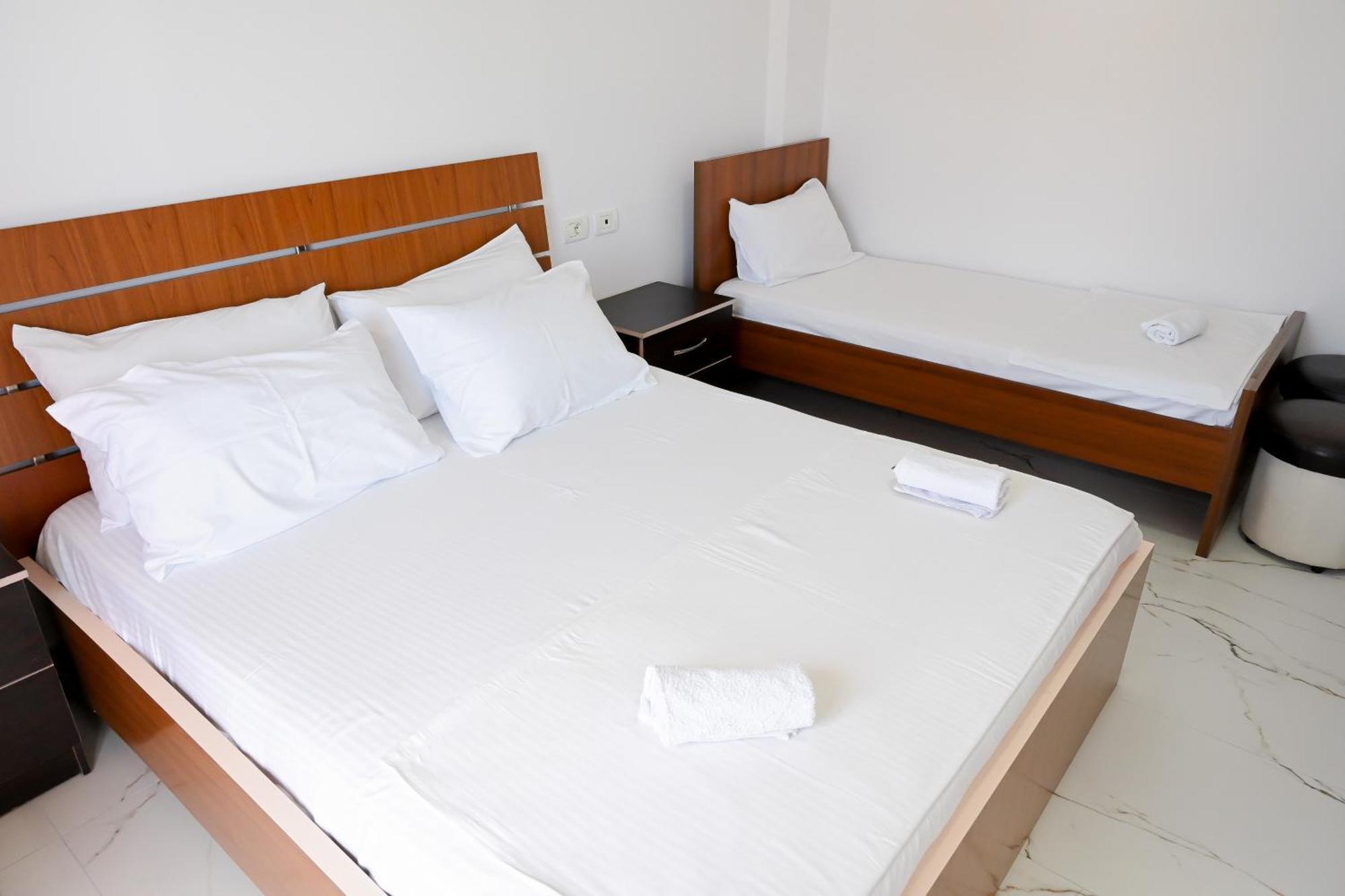Hotel Kriti Max , Shengjin Shëngjin Dış mekan fotoğraf