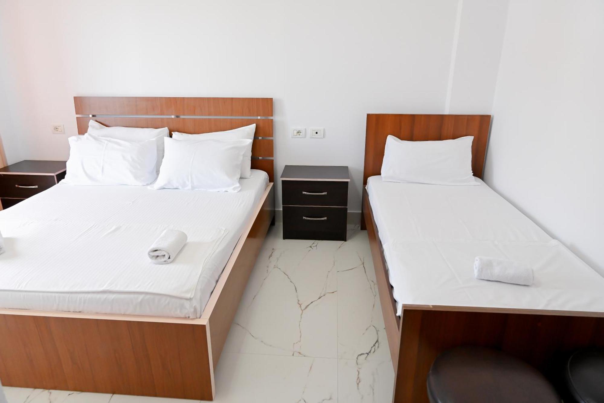 Hotel Kriti Max , Shengjin Shëngjin Dış mekan fotoğraf