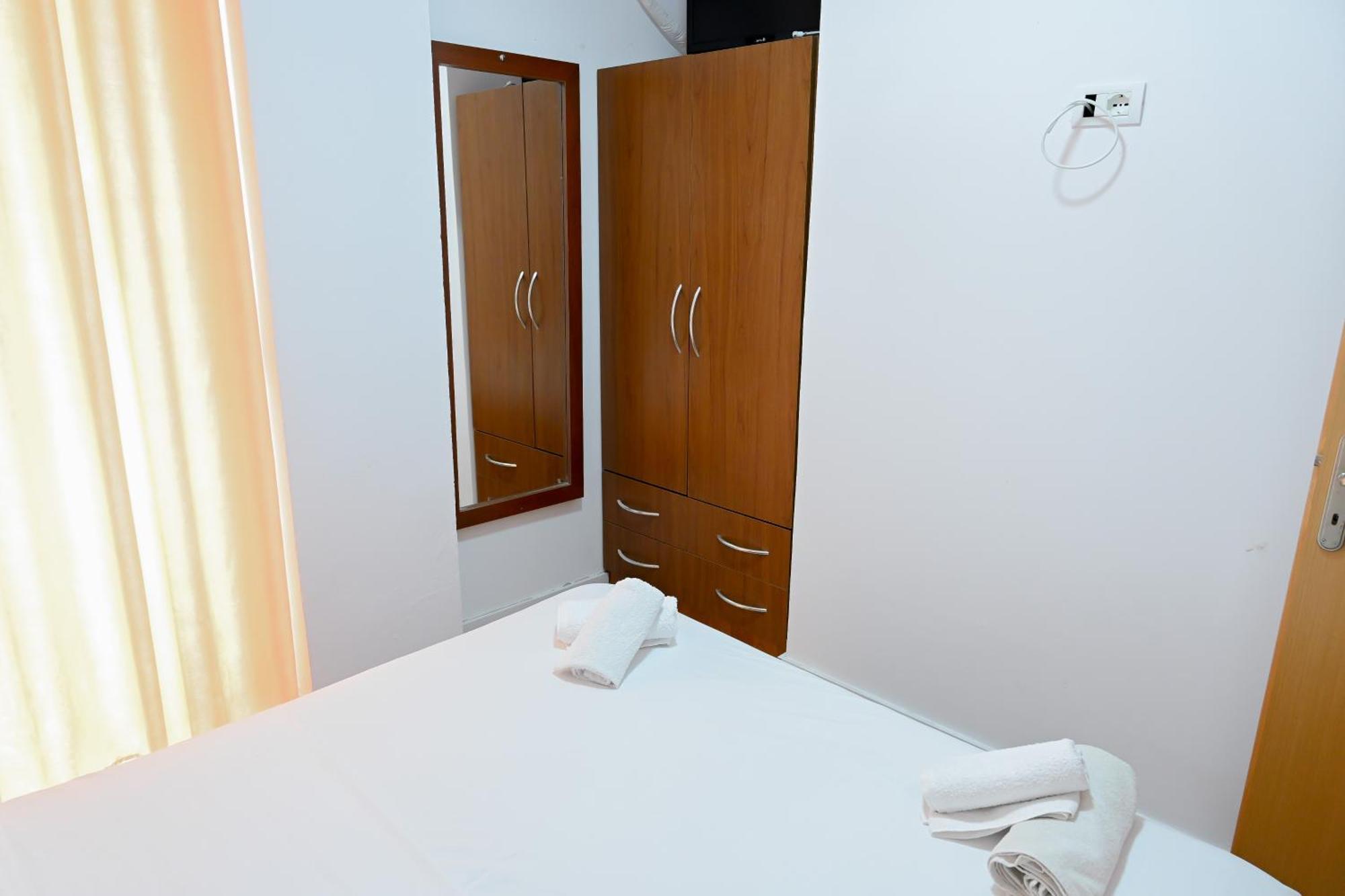 Hotel Kriti Max , Shengjin Shëngjin Dış mekan fotoğraf
