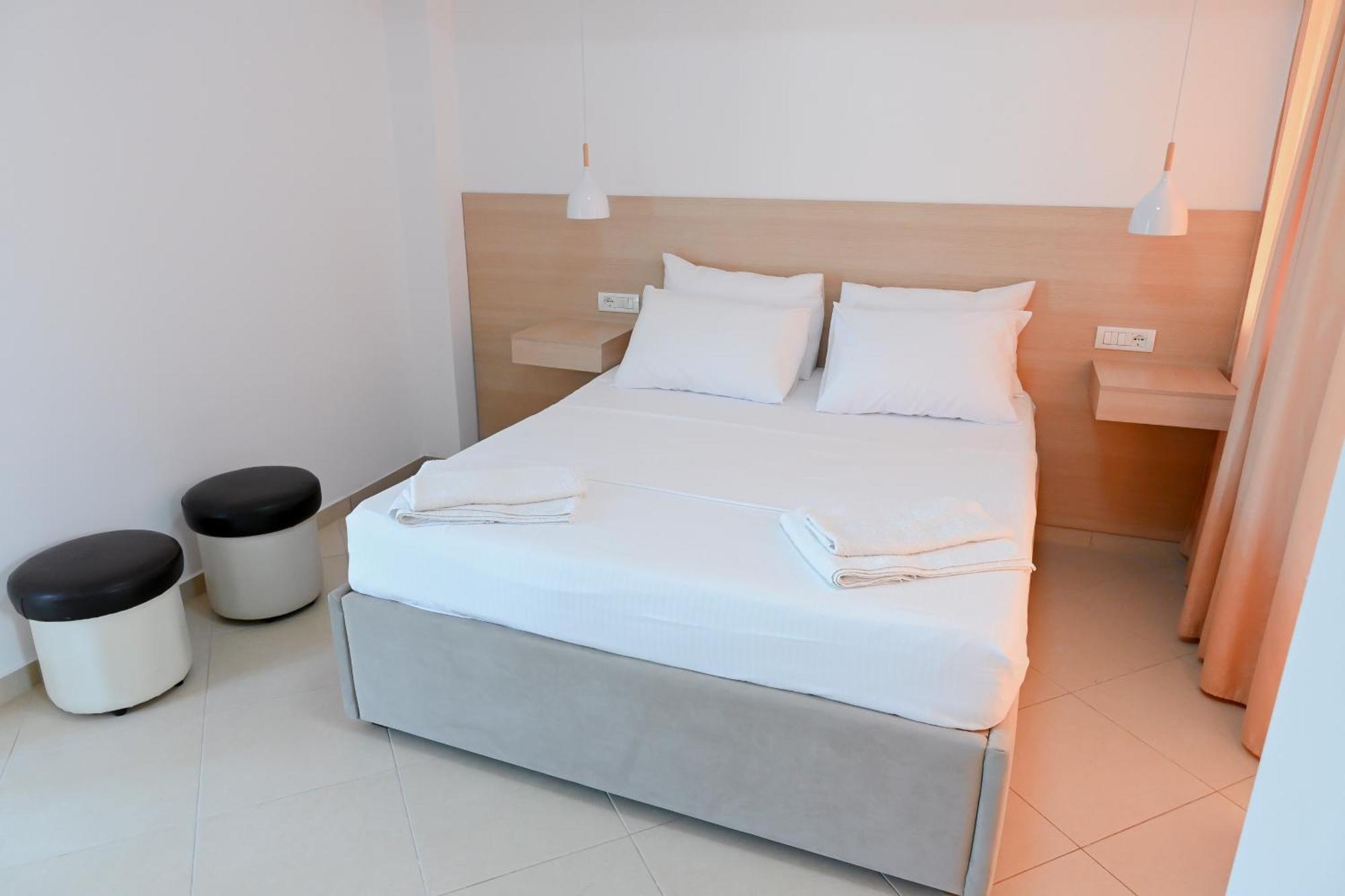 Hotel Kriti Max , Shengjin Shëngjin Dış mekan fotoğraf