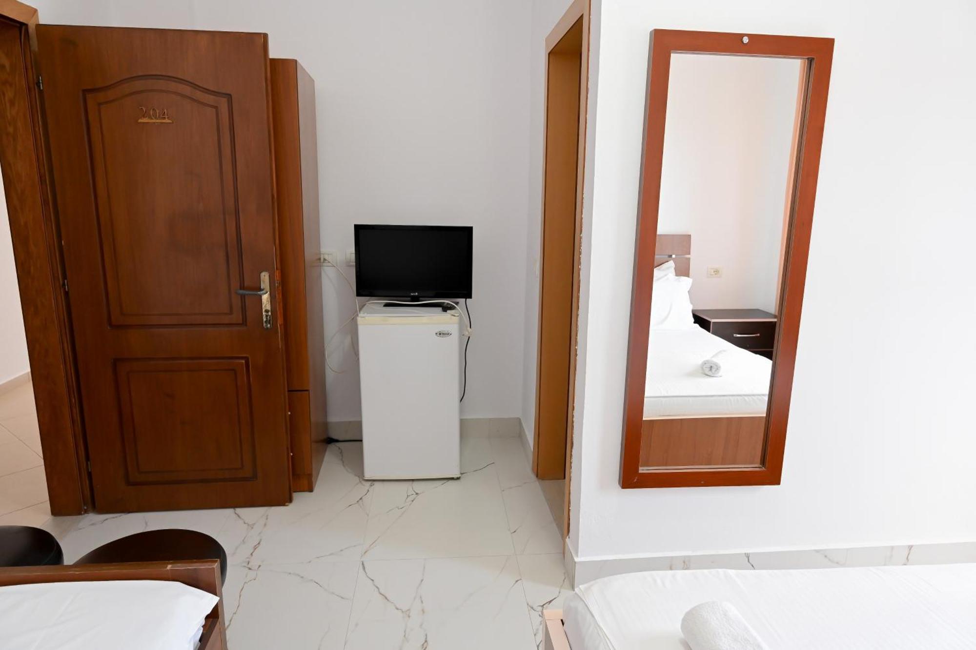 Hotel Kriti Max , Shengjin Shëngjin Dış mekan fotoğraf