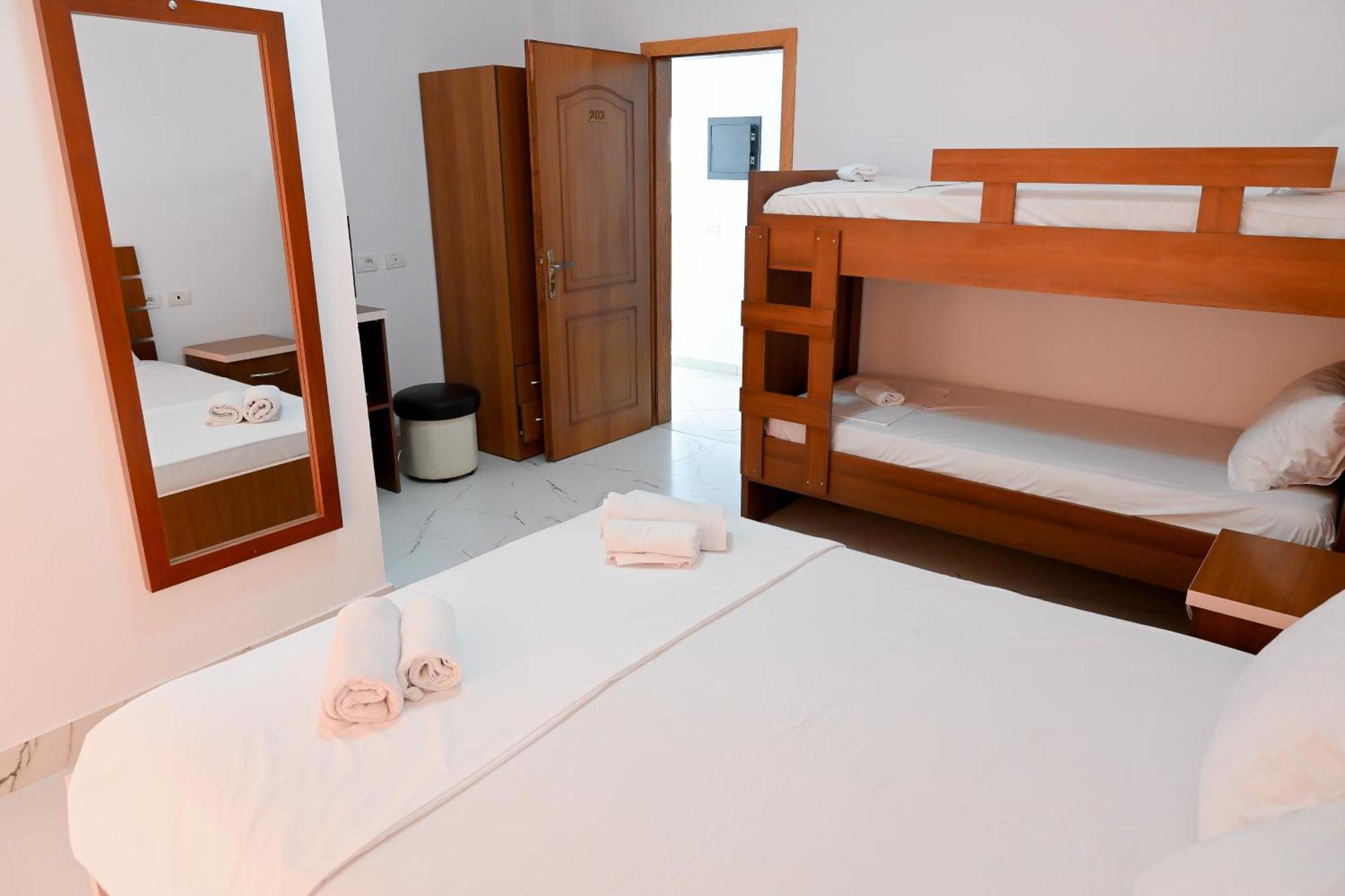 Hotel Kriti Max , Shengjin Shëngjin Dış mekan fotoğraf