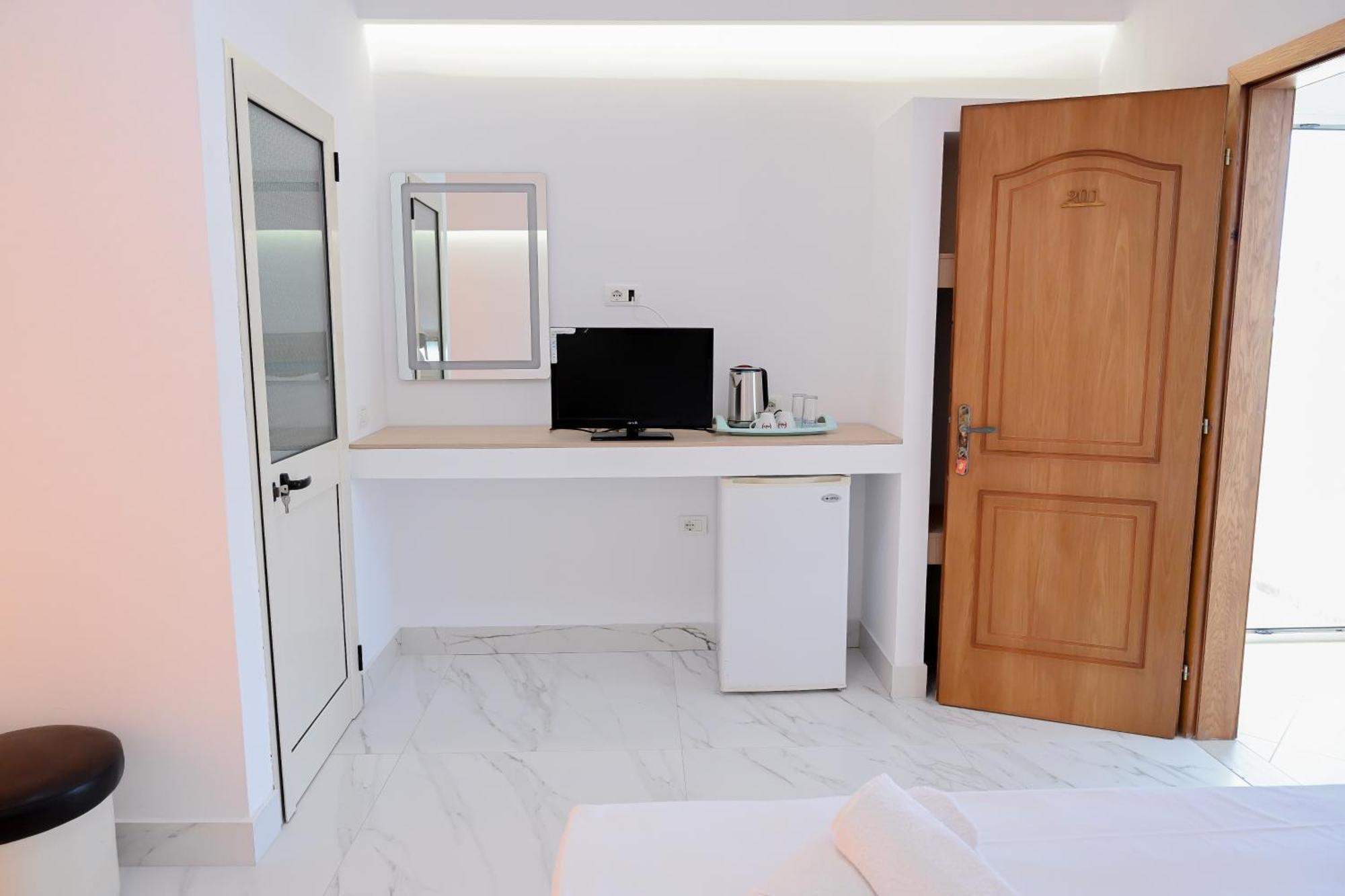 Hotel Kriti Max , Shengjin Shëngjin Dış mekan fotoğraf