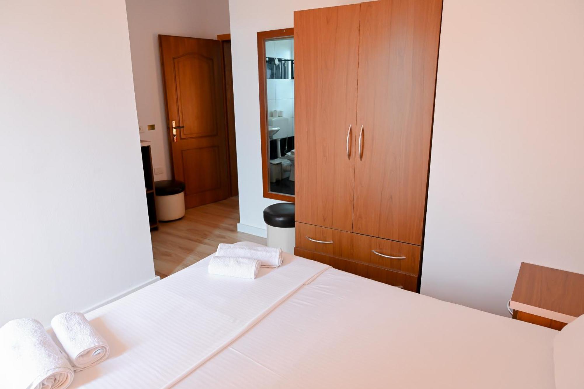 Hotel Kriti Max , Shengjin Shëngjin Dış mekan fotoğraf
