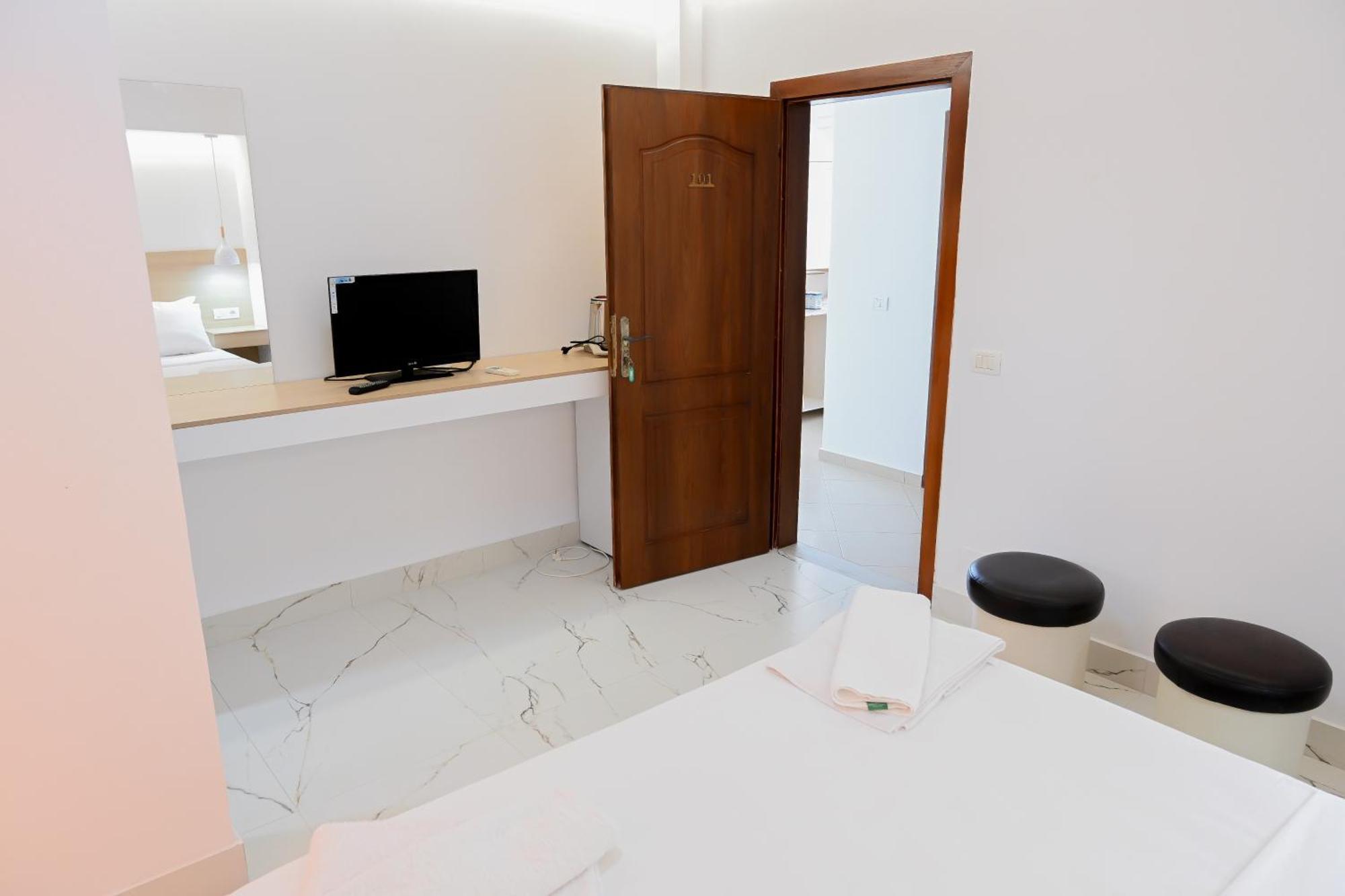 Hotel Kriti Max , Shengjin Shëngjin Dış mekan fotoğraf