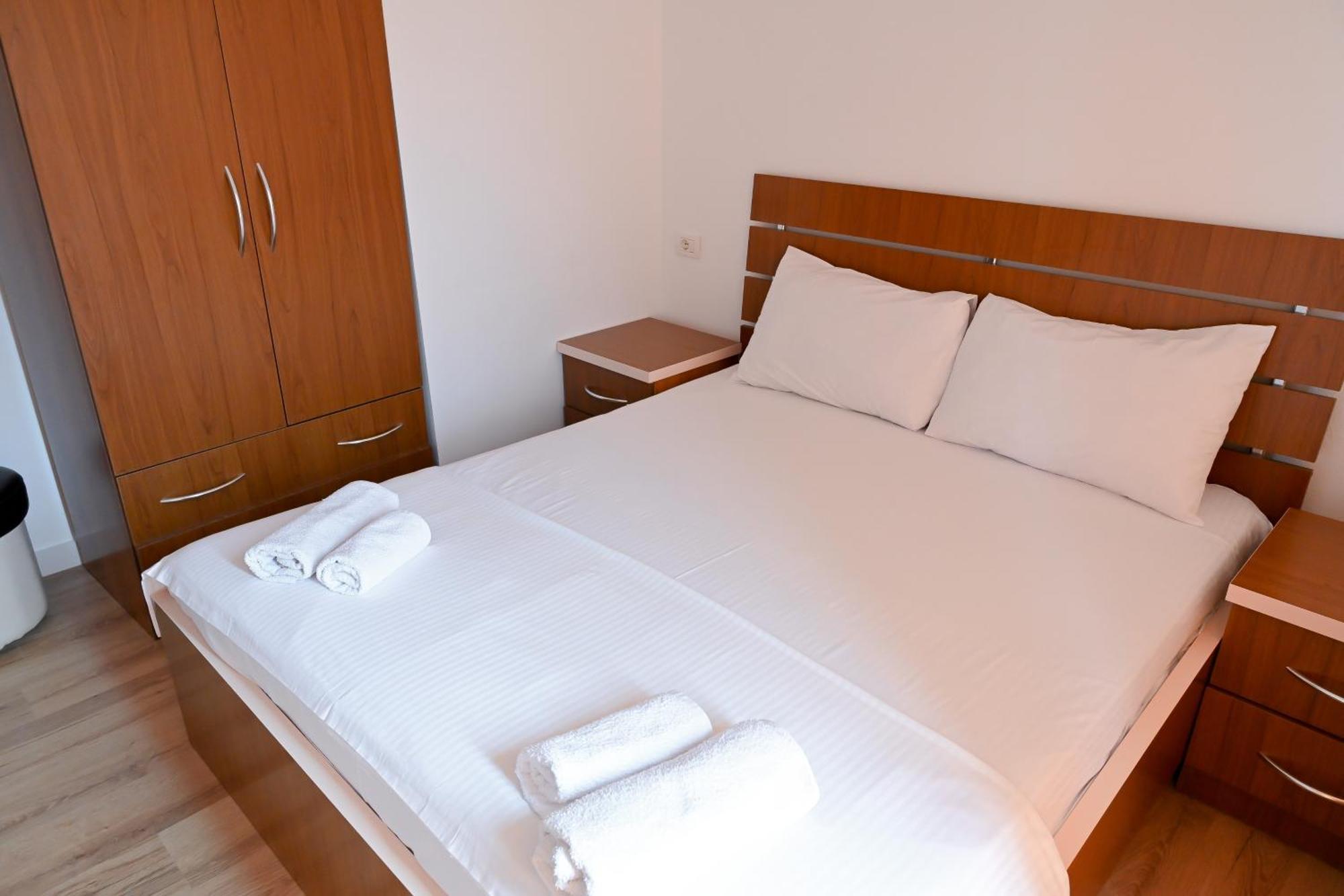 Hotel Kriti Max , Shengjin Shëngjin Dış mekan fotoğraf