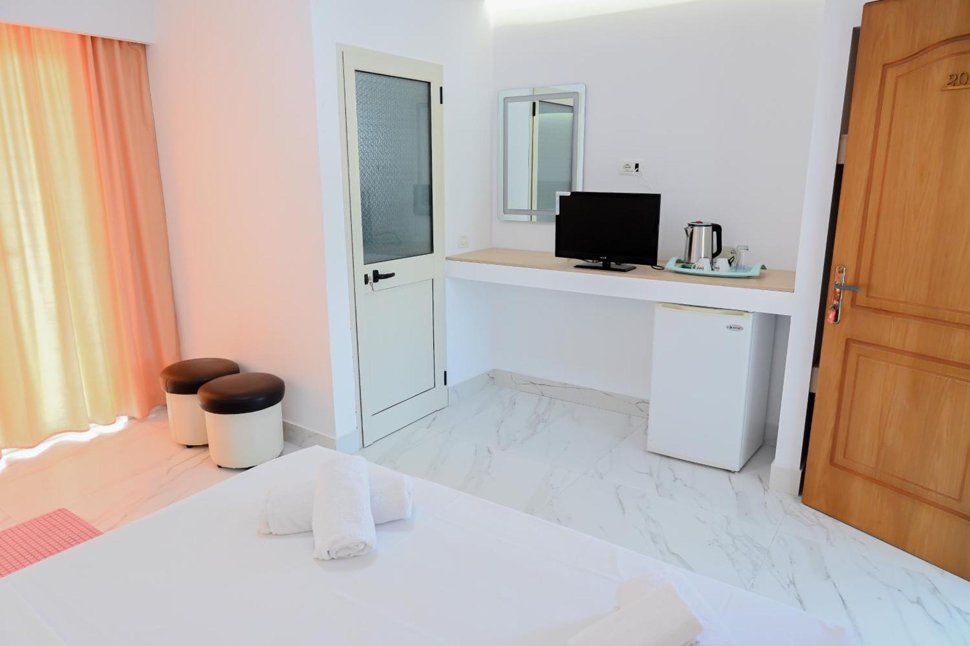 Hotel Kriti Max , Shengjin Shëngjin Dış mekan fotoğraf